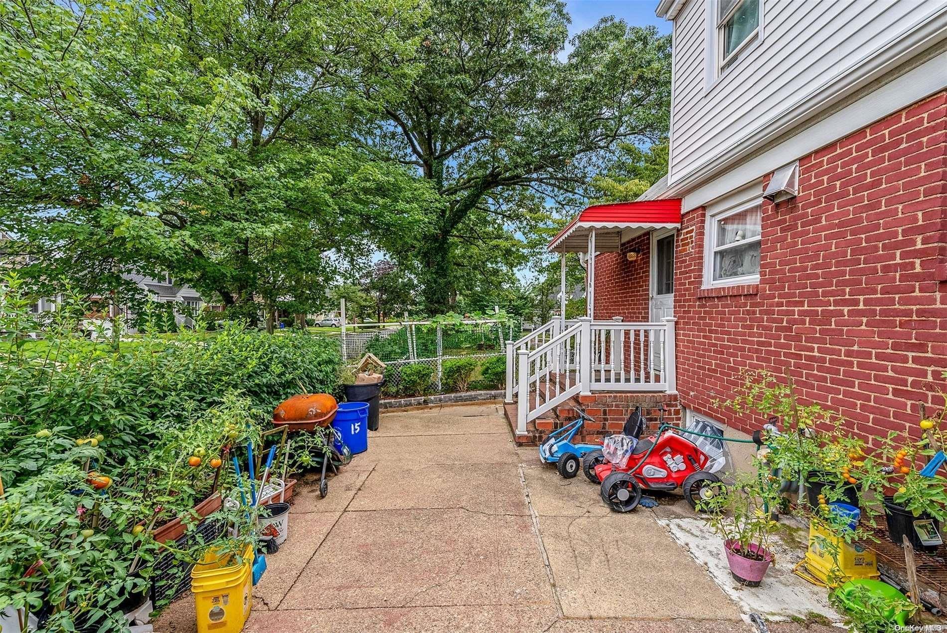 Single Family Ridgewood  Nassau County, NY 11580, MLS-L3571450-22