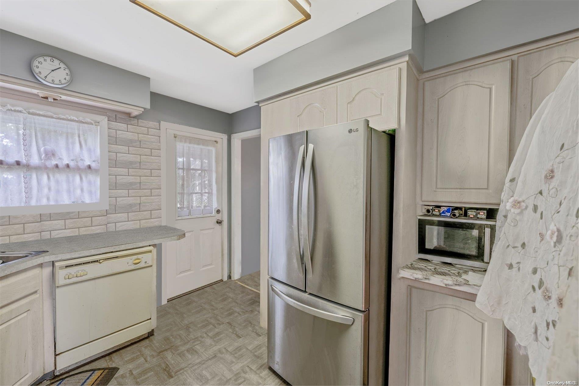 Single Family Ridgewood  Nassau County, NY 11580, MLS-L3571450-5