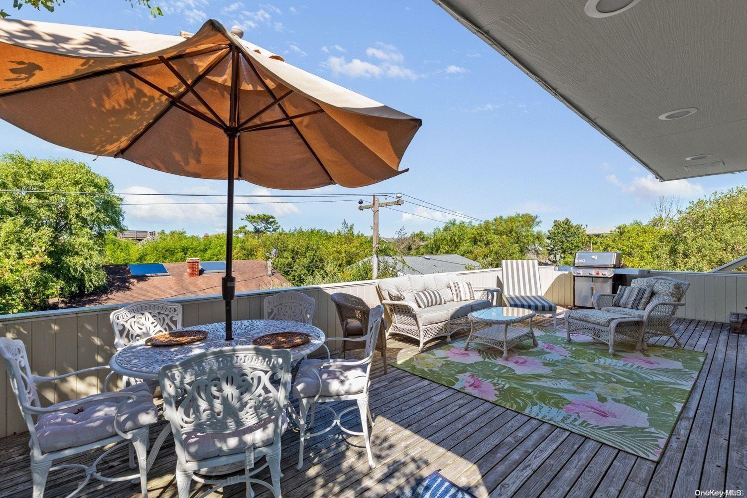 Single Family Broadway  Suffolk County, NY 11706, MLS-L3572618-21