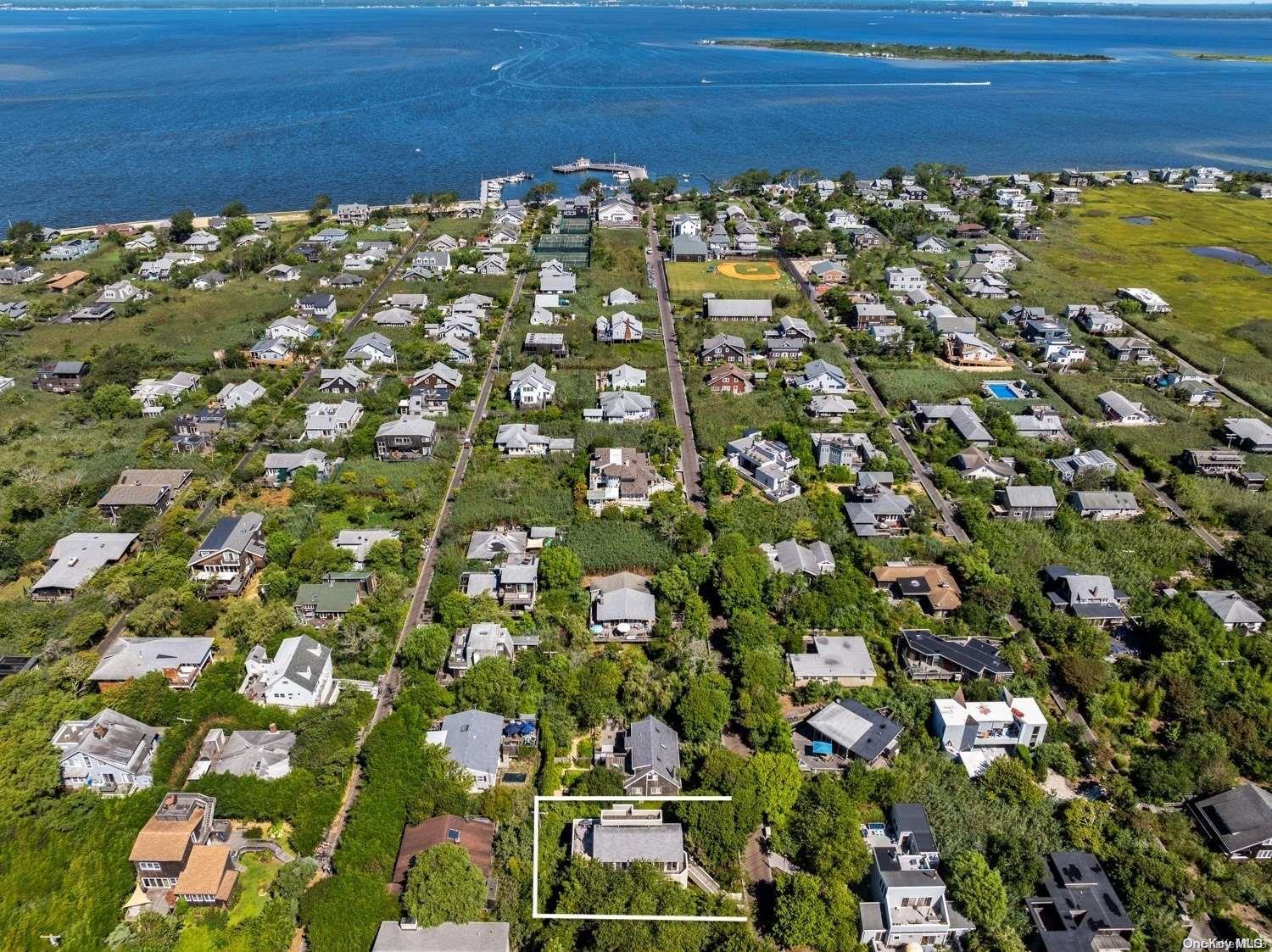 Single Family Broadway  Suffolk County, NY 11706, MLS-L3572618-35