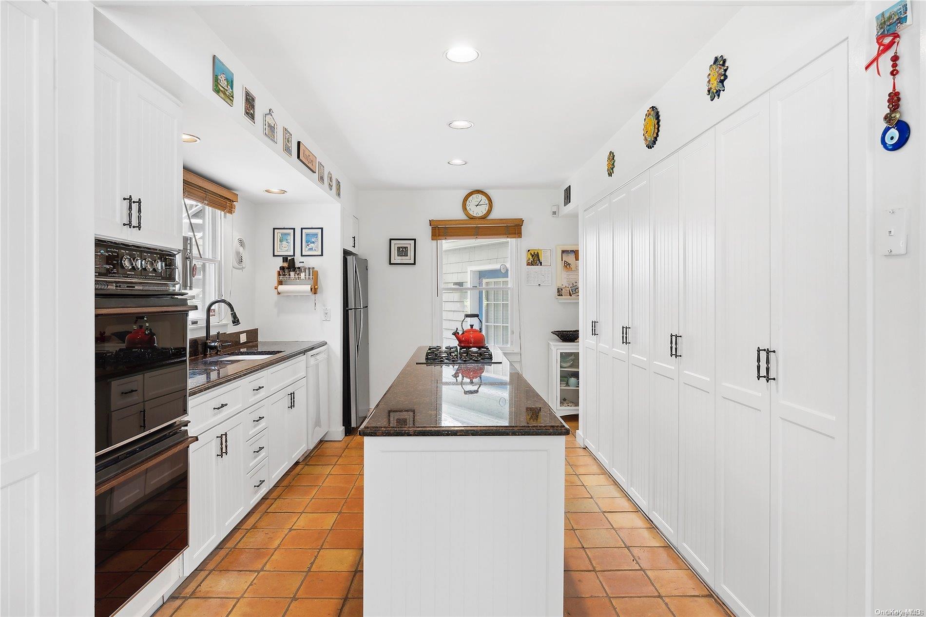 Single Family Seven Ponds Towd  Suffolk County, NY 11968, MLS-L3572705-10