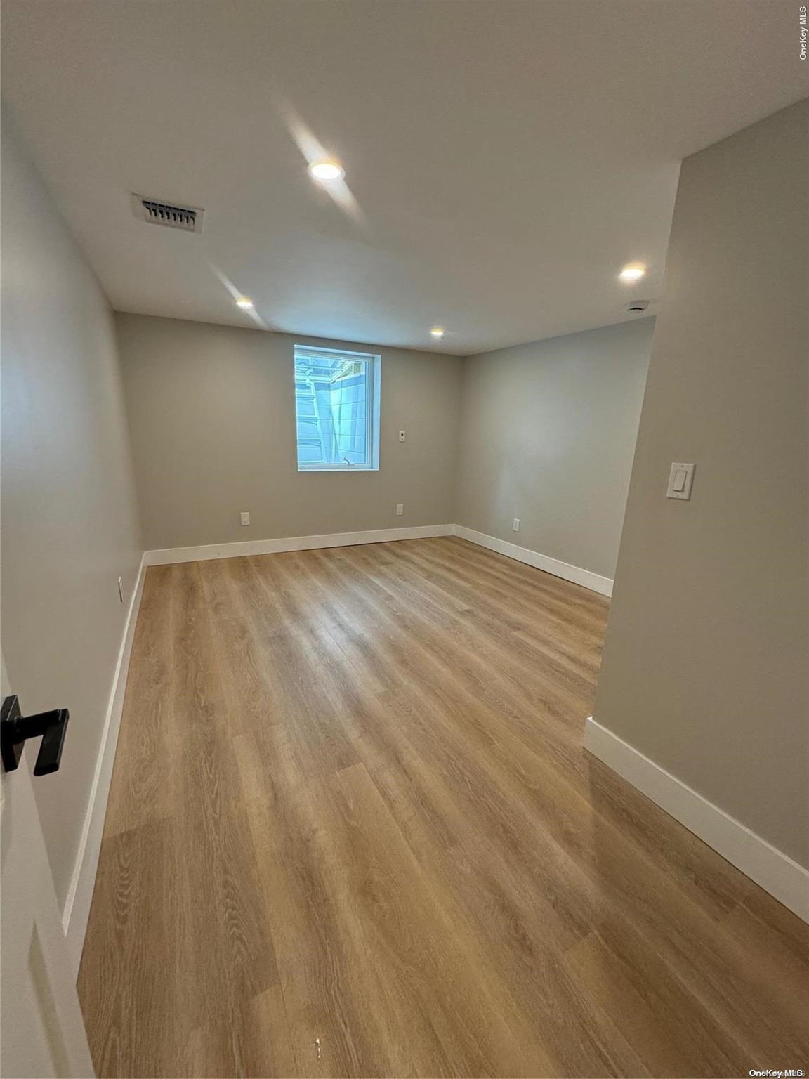 Single Family Gardiner  Suffolk County, NY 11937, MLS-L3572948-17
