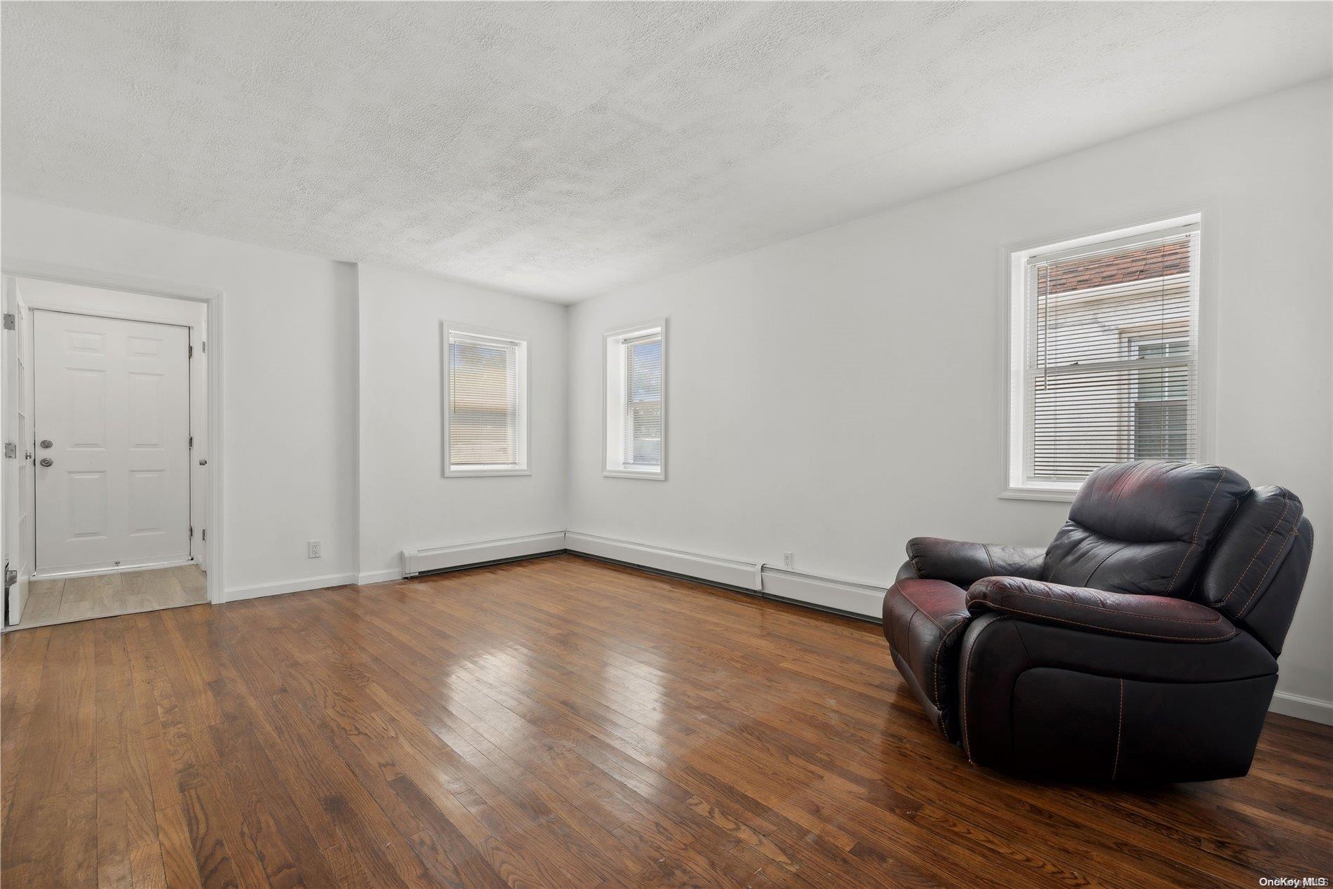 Single Family Market  Nassau County, NY 11561, MLS-L3573428-5