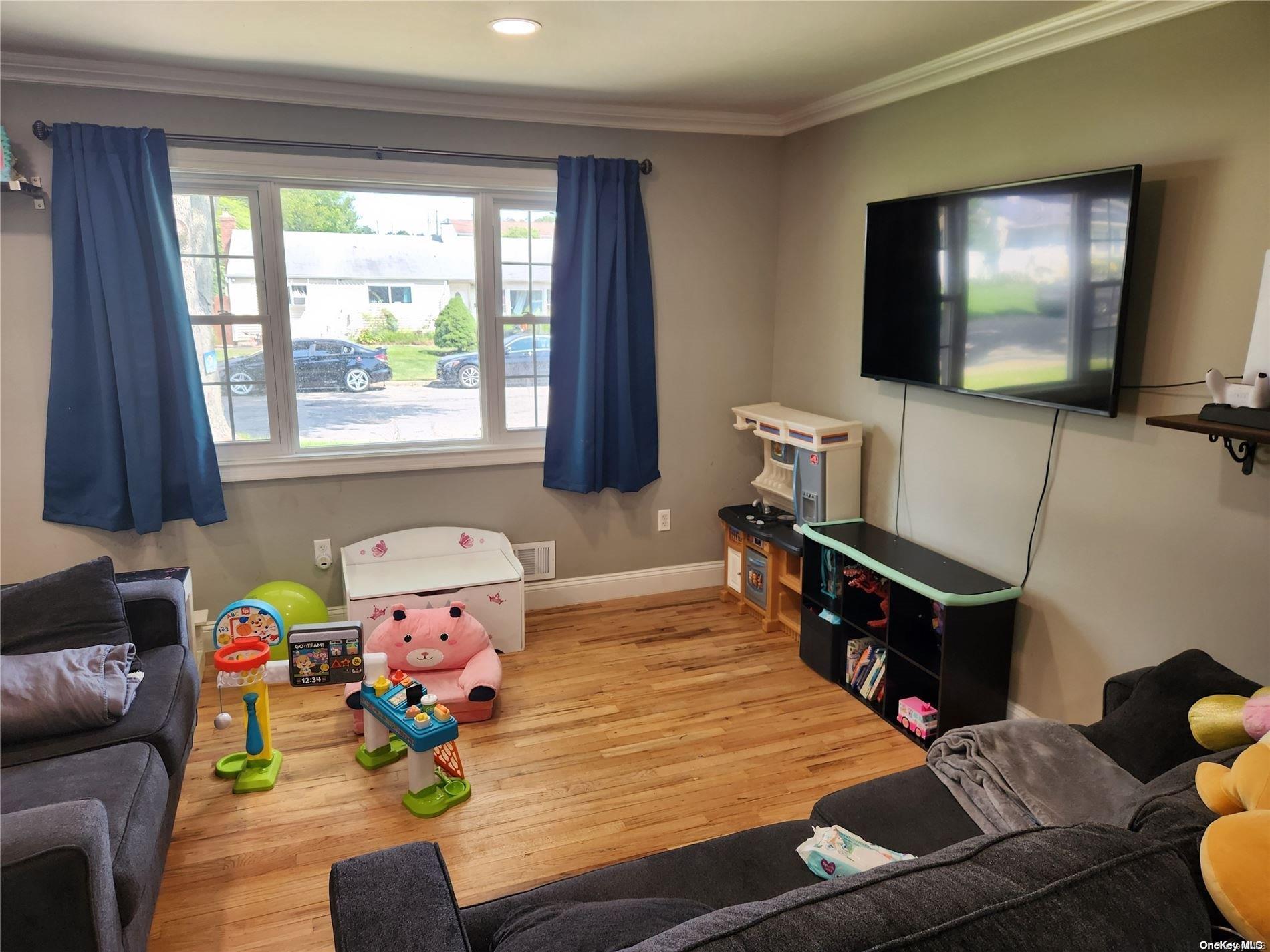 Single Family Codman  Suffolk County, NY 11717, MLS-L3574854-3