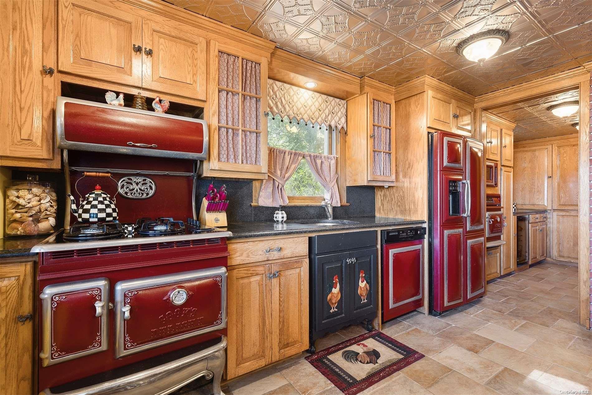 Single Family Redwood  Suffolk County, NY 11963, MLS-L3575173-19