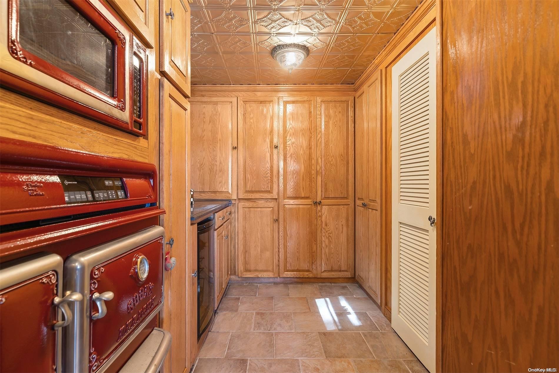 Single Family Redwood  Suffolk County, NY 11963, MLS-L3575173-20