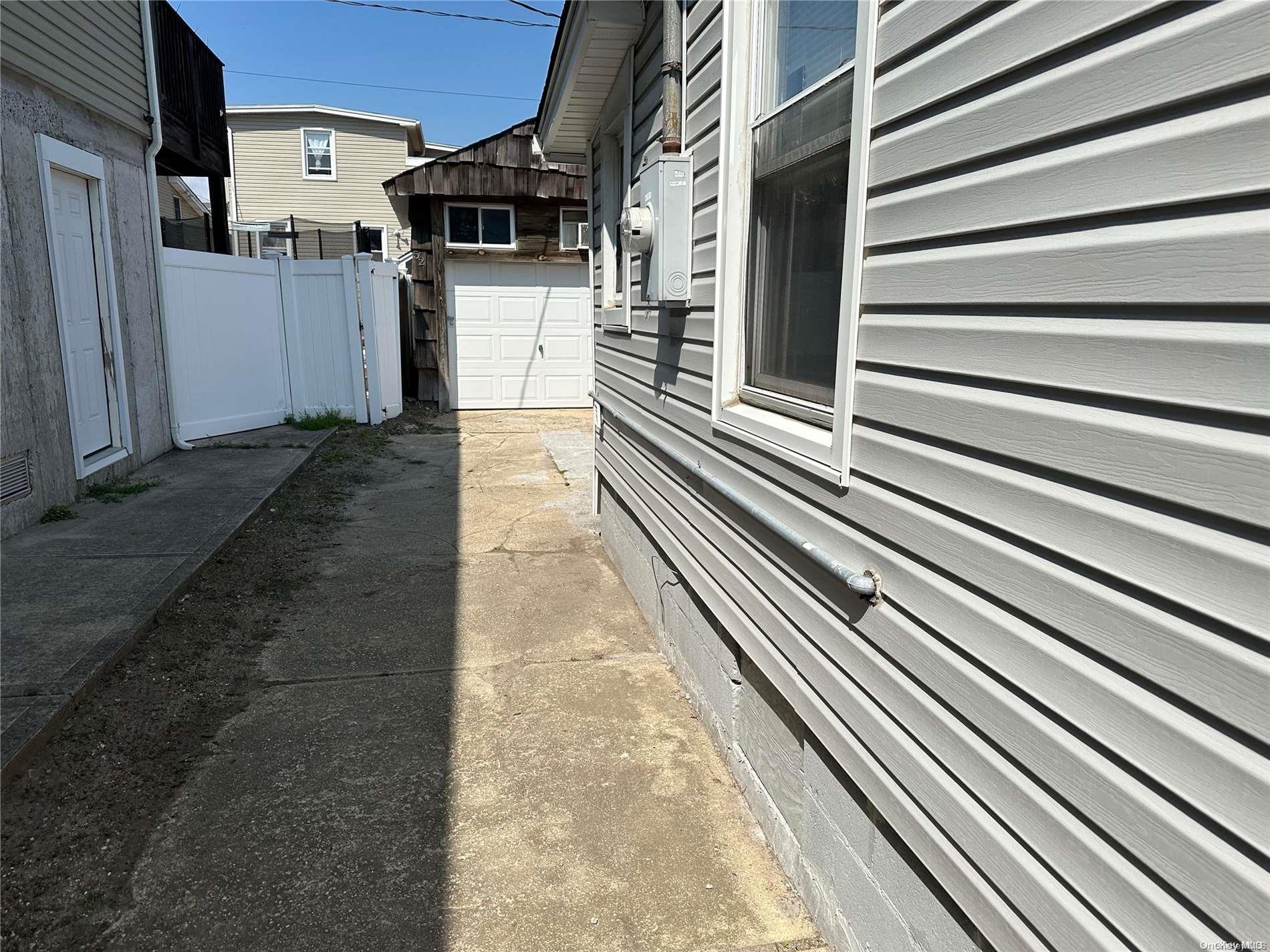 Single Family Warwick  Nassau County, NY 11558, MLS-L3575175-19