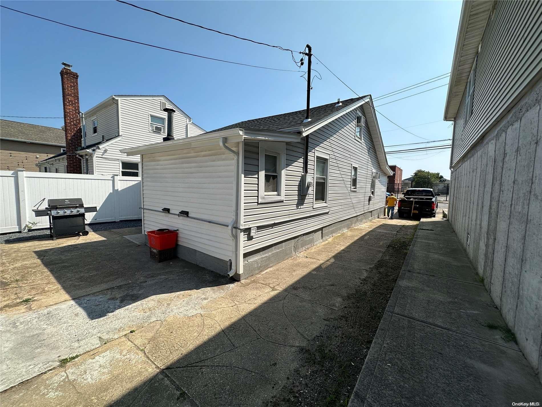 Single Family Warwick  Nassau County, NY 11558, MLS-L3575175-3