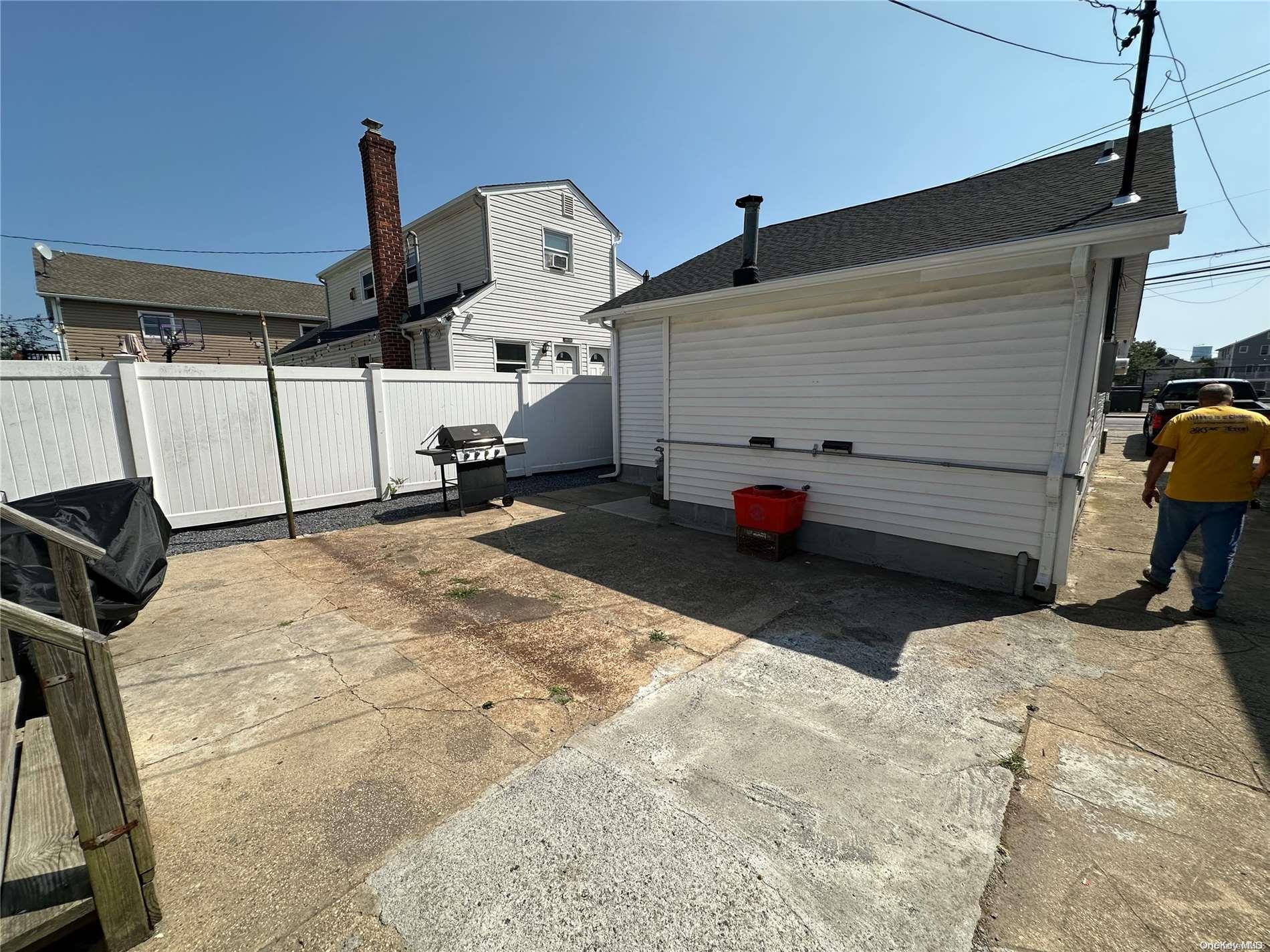 Single Family Warwick  Nassau County, NY 11558, MLS-L3575175-5