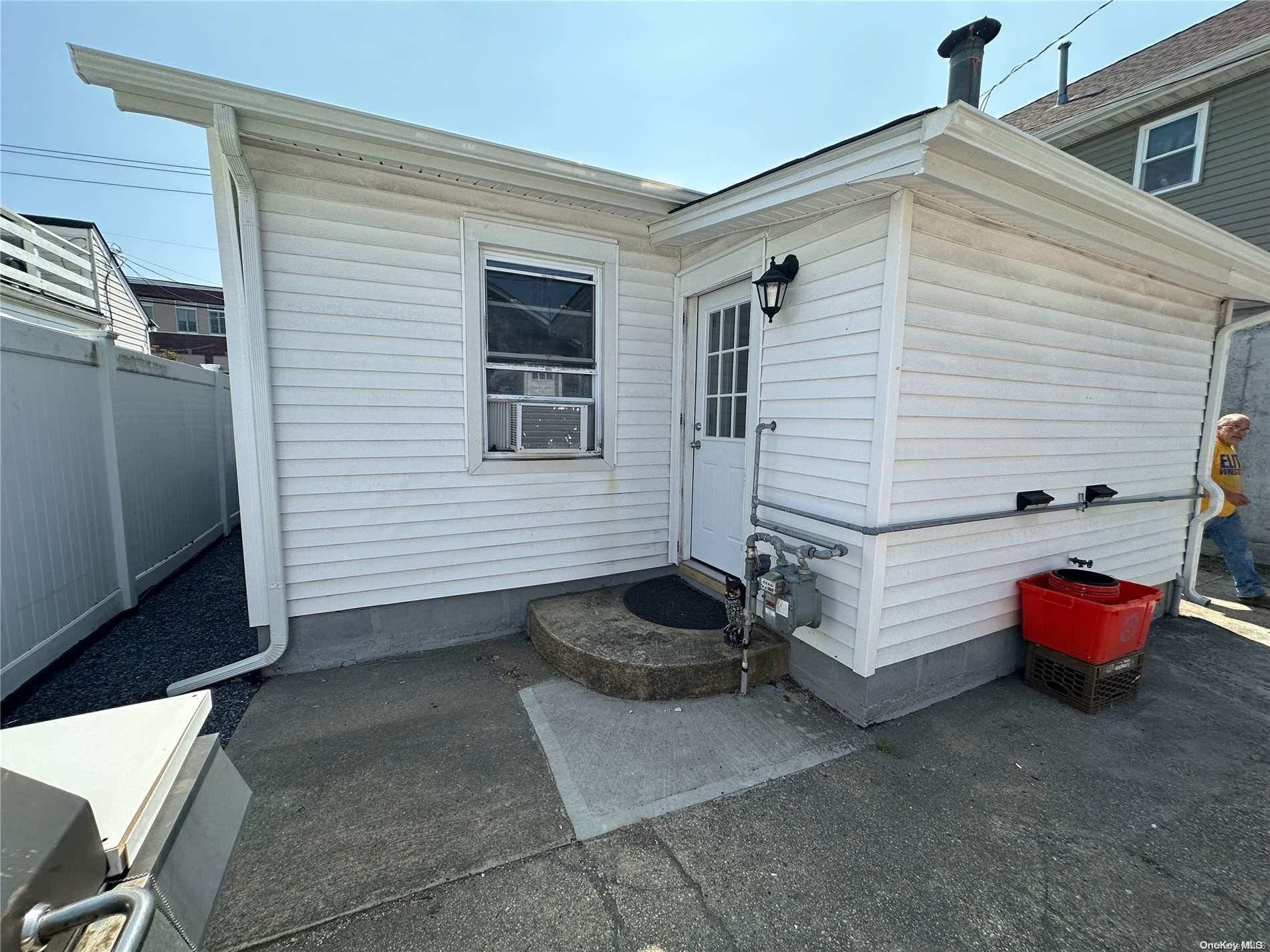 Single Family Warwick  Nassau County, NY 11558, MLS-L3575175-7