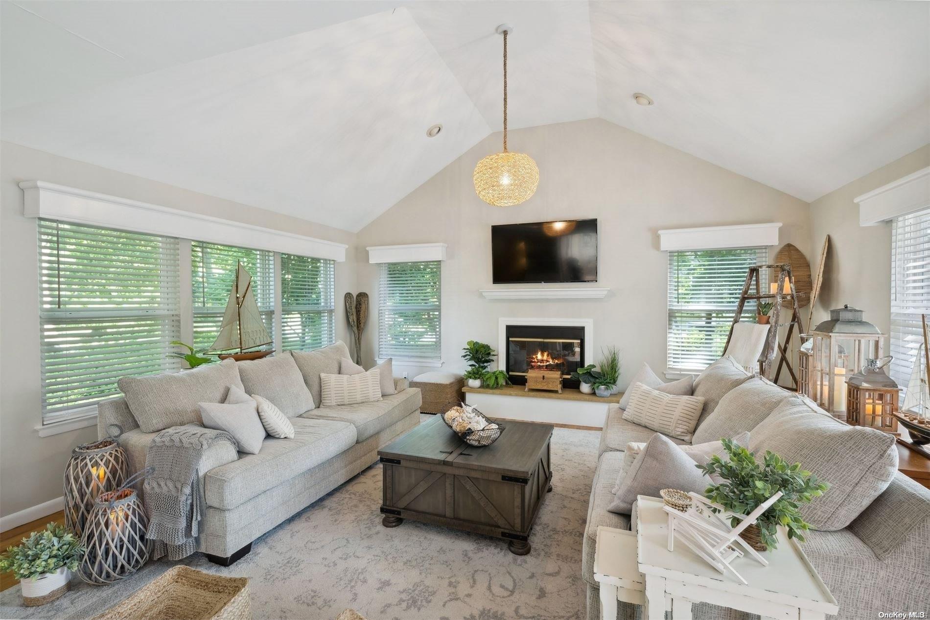 Single Family Fox Hunt  Suffolk County, NY 11930, MLS-L3575392-4