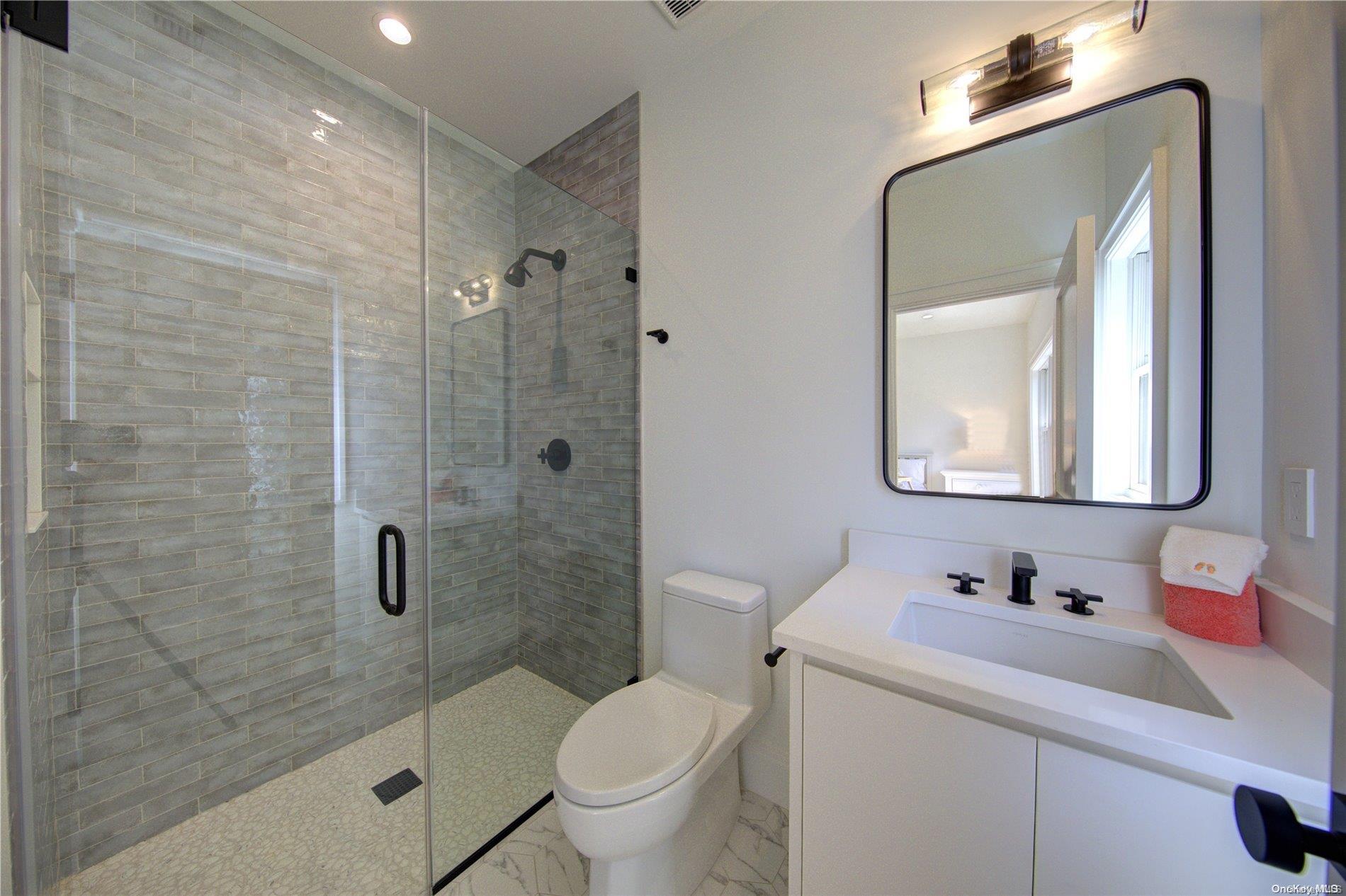 Single Family Newtown  Suffolk County, NY 11937, MLS-L3575395-20