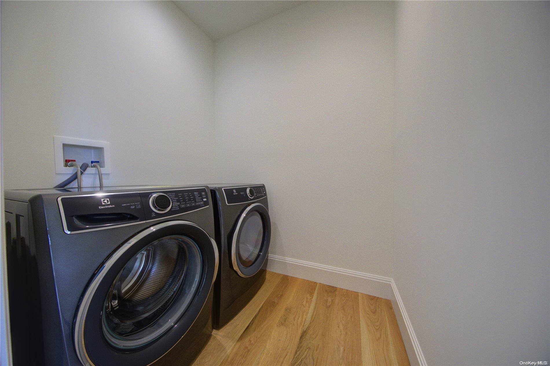 Single Family Newtown  Suffolk County, NY 11937, MLS-L3575395-24