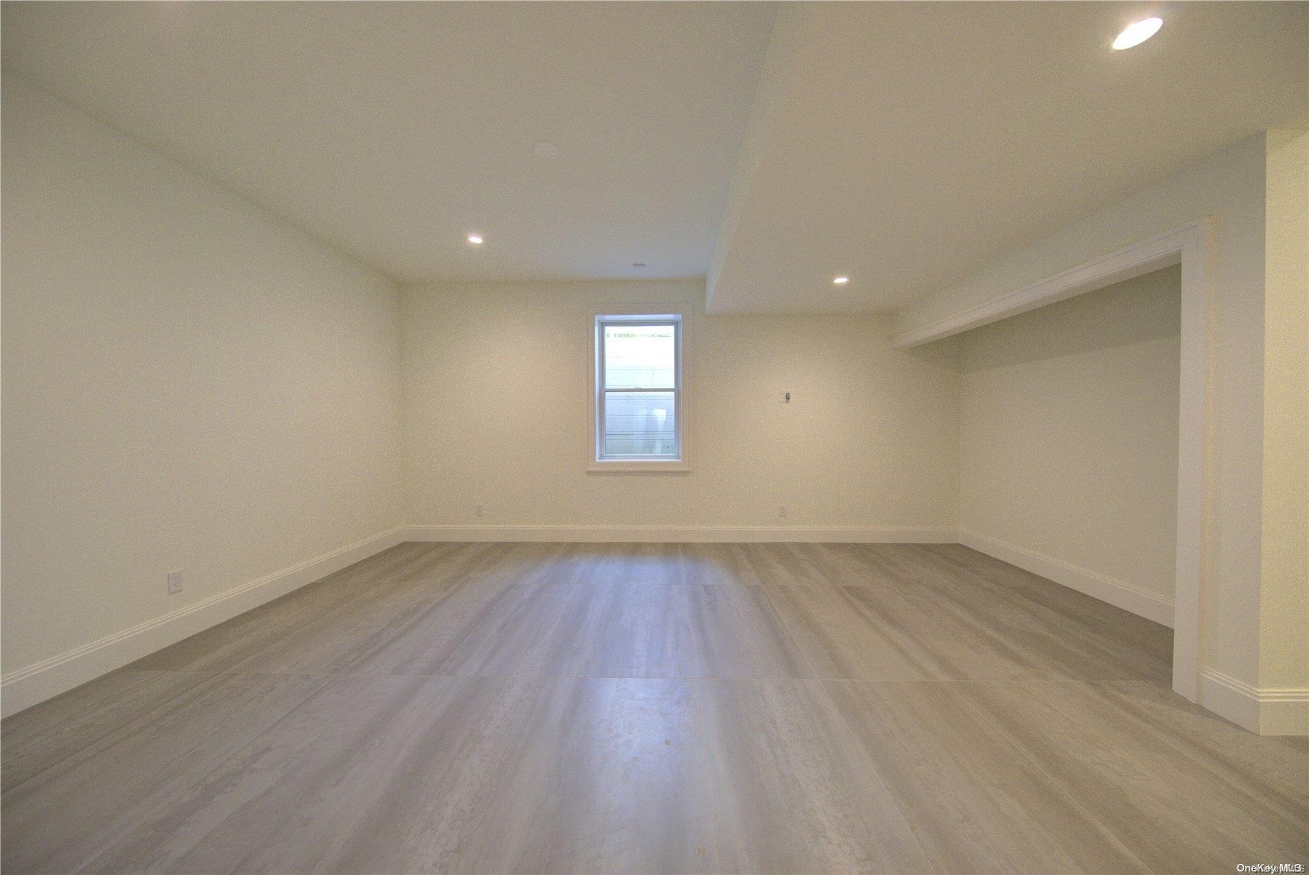 Single Family Newtown  Suffolk County, NY 11937, MLS-L3575395-28