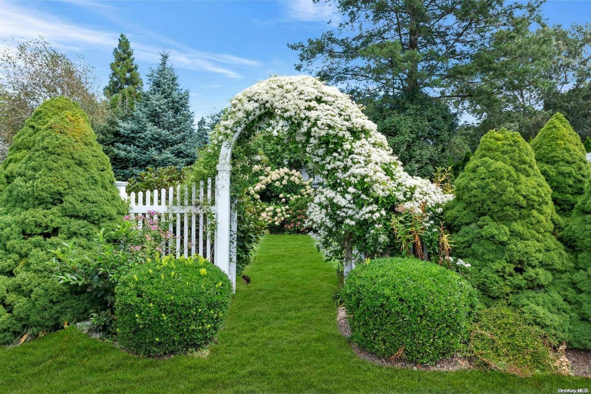 Single Family Main  Suffolk County, NY 11952, MLS-L3575647-23