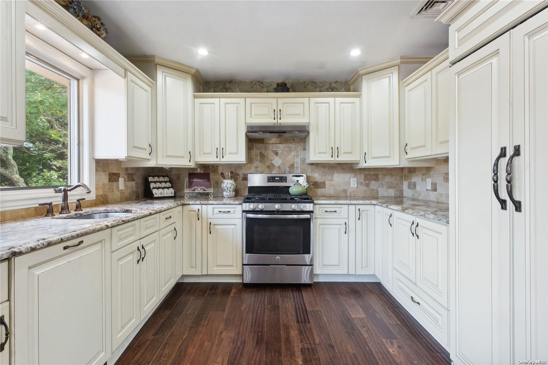 Single Family Park St  Nassau County, NY 11509, MLS-L3575821-10