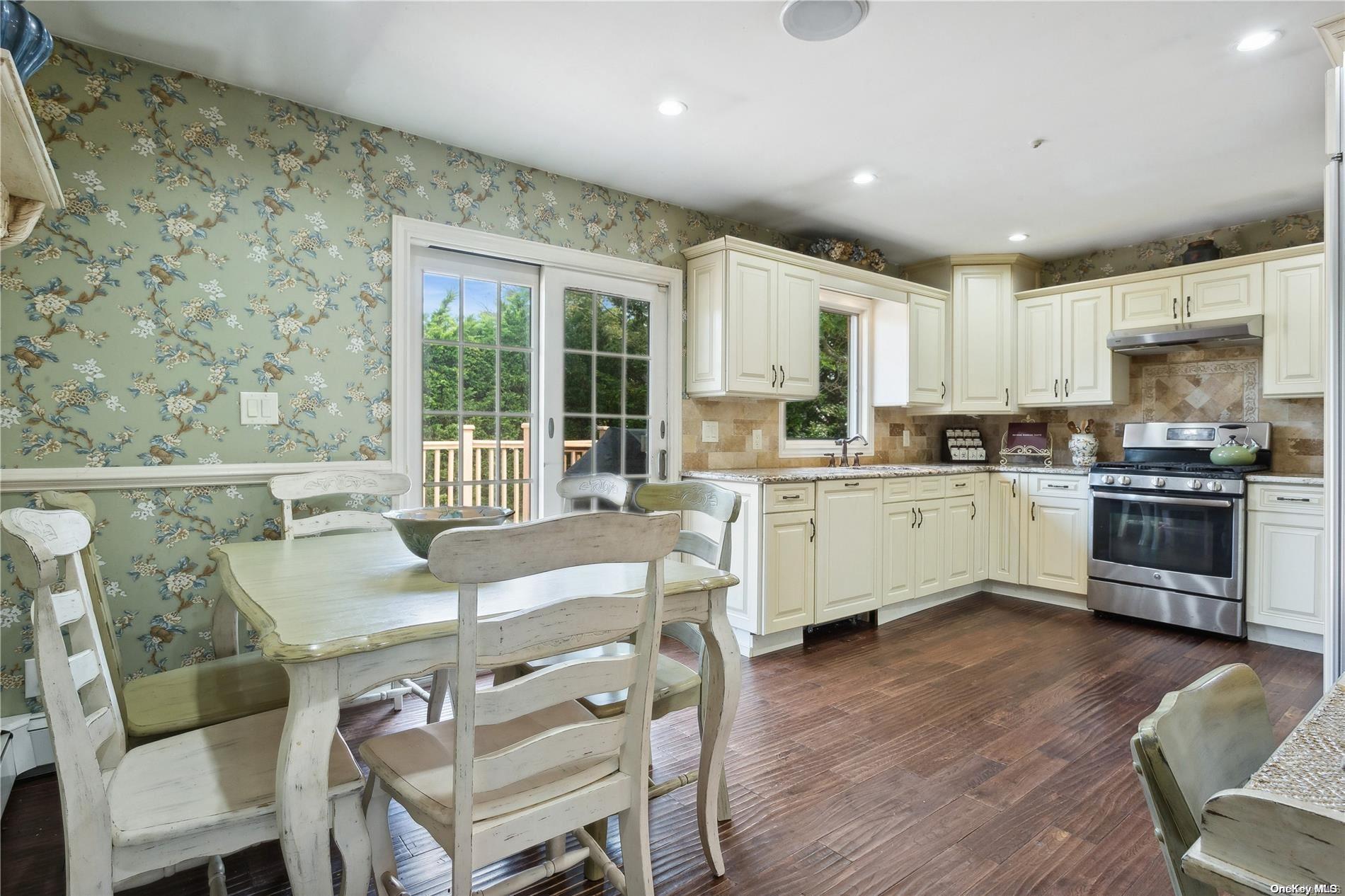 Single Family Park St  Nassau County, NY 11509, MLS-L3575821-9