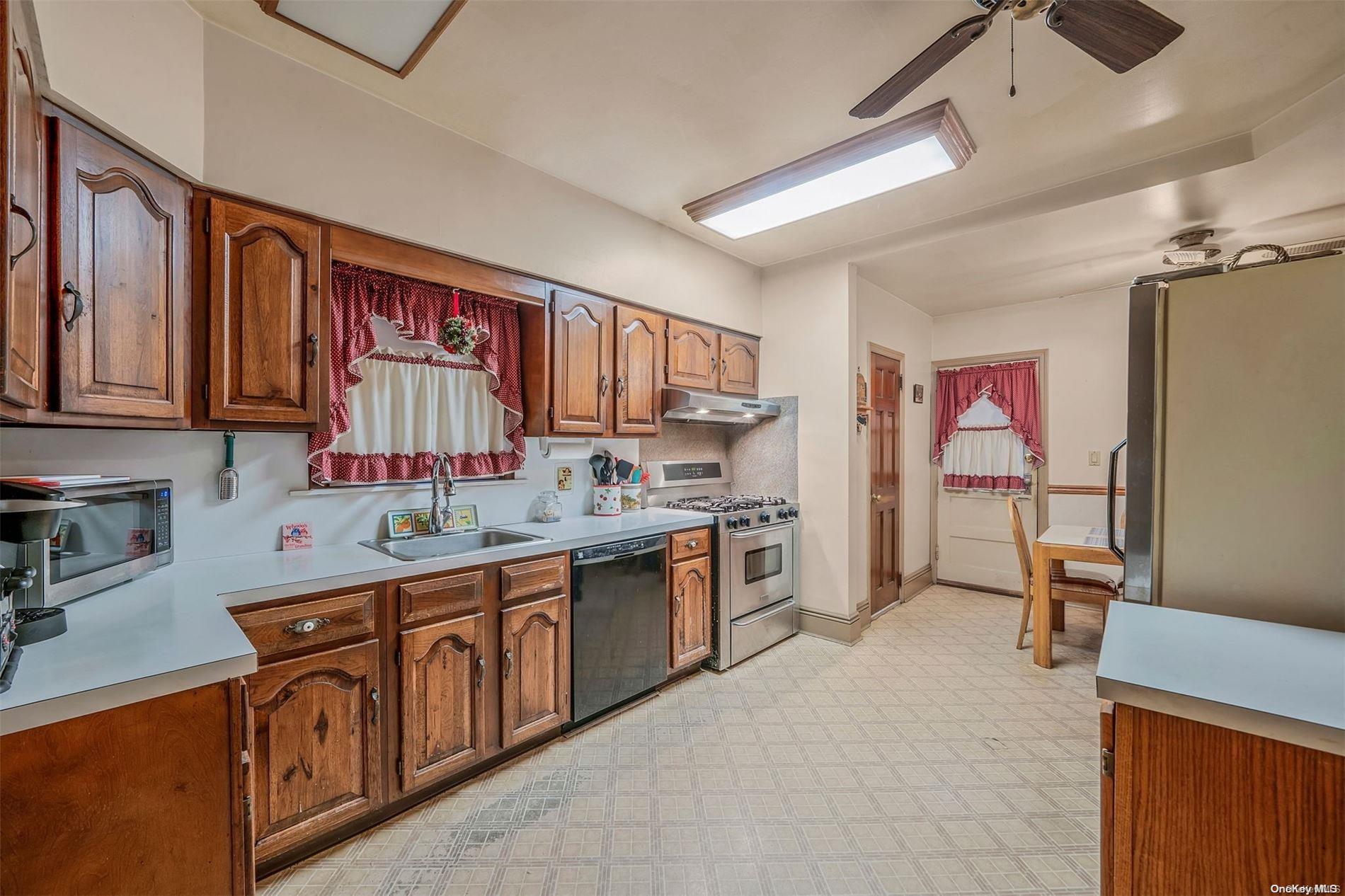 Single Family Earle  Nassau County, NY 11563, MLS-L3575839-4