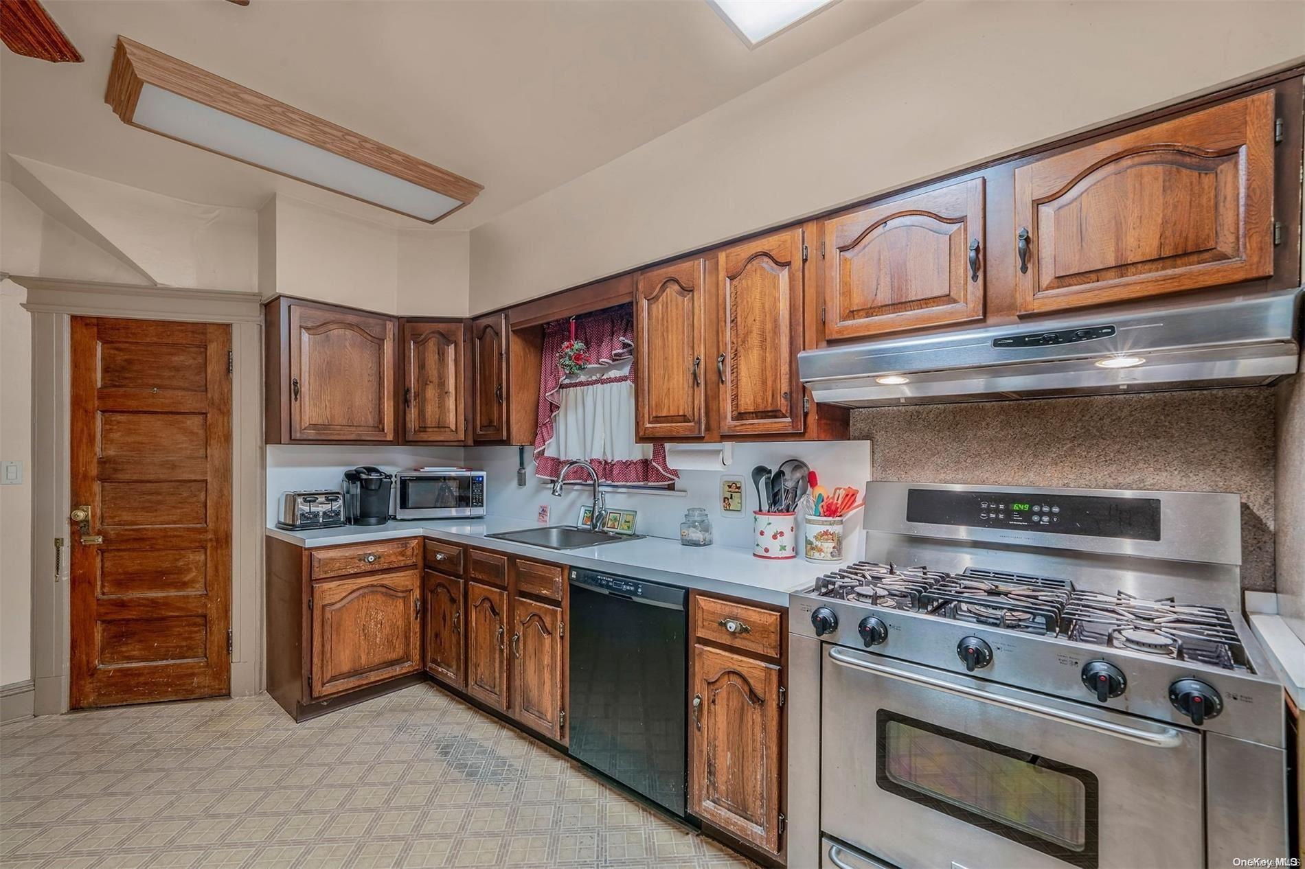 Single Family Earle  Nassau County, NY 11563, MLS-L3575839-8