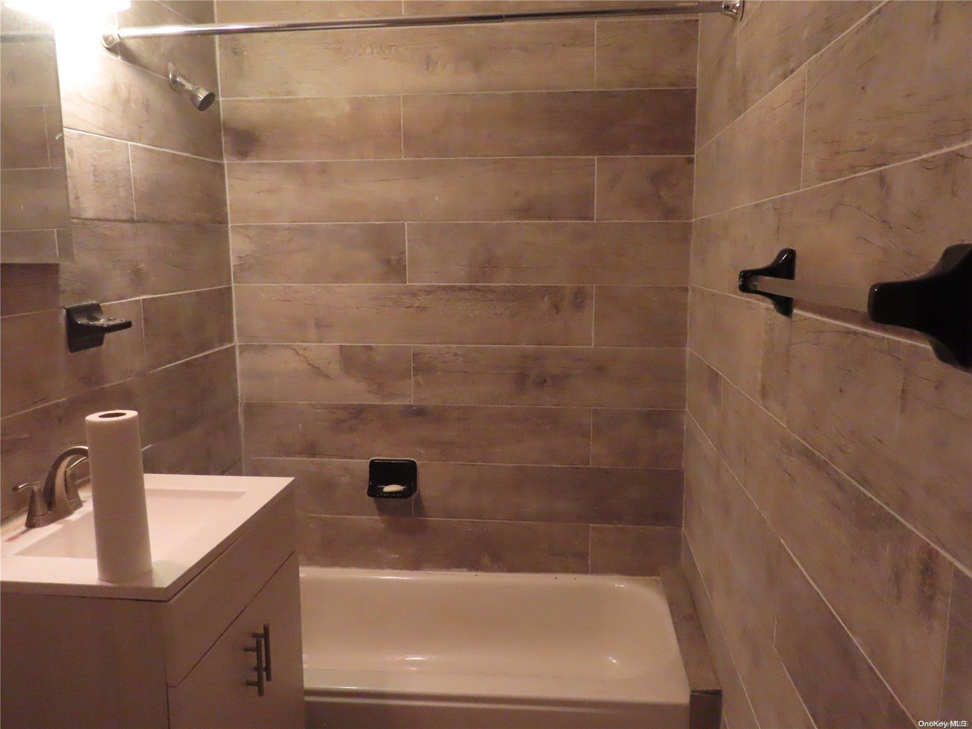 Single Family Liverpool  Queens, NY 11435, MLS-L3576571-8