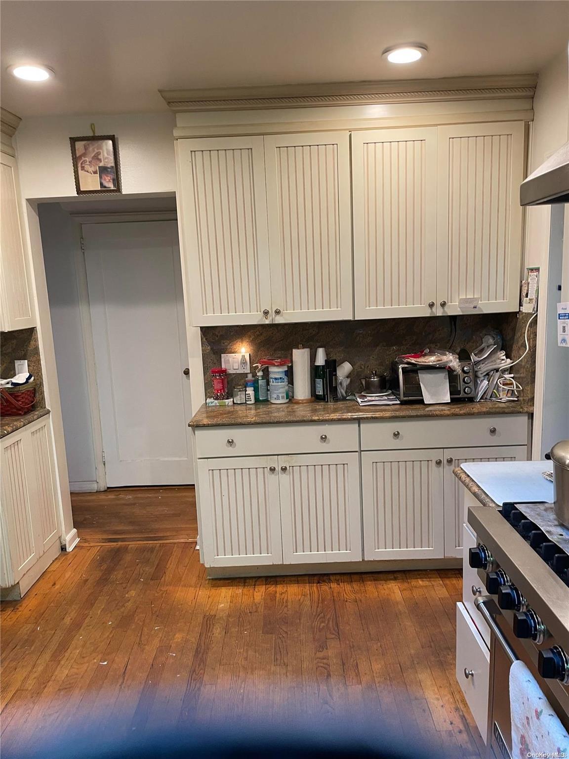 Single Family Devonshire  Nassau County, NY 11023, MLS-L3576788-2