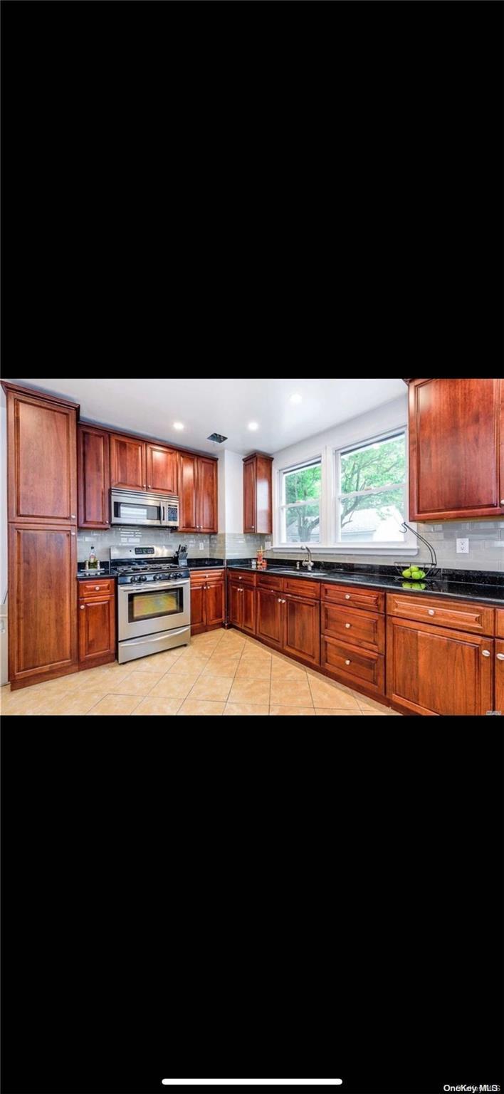 Single Family 247  Queens, NY 11426, MLS-L3577342-6