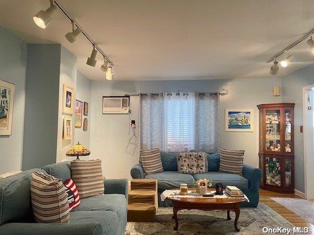 Single Family 67th  Queens, NY 11377, MLS-L3577670-4