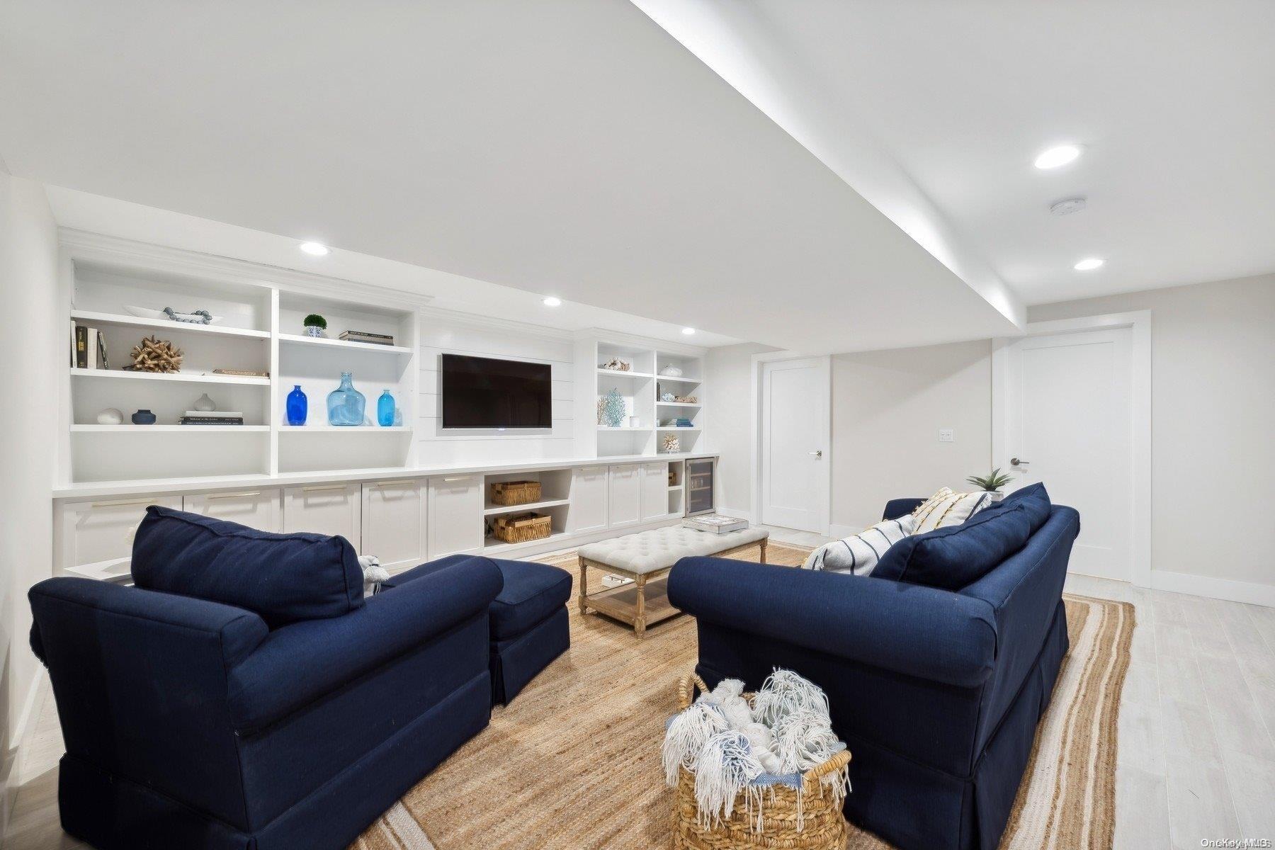 Single Family West Gate Road  Suffolk County, NY 11975, MLS-L3578072-15