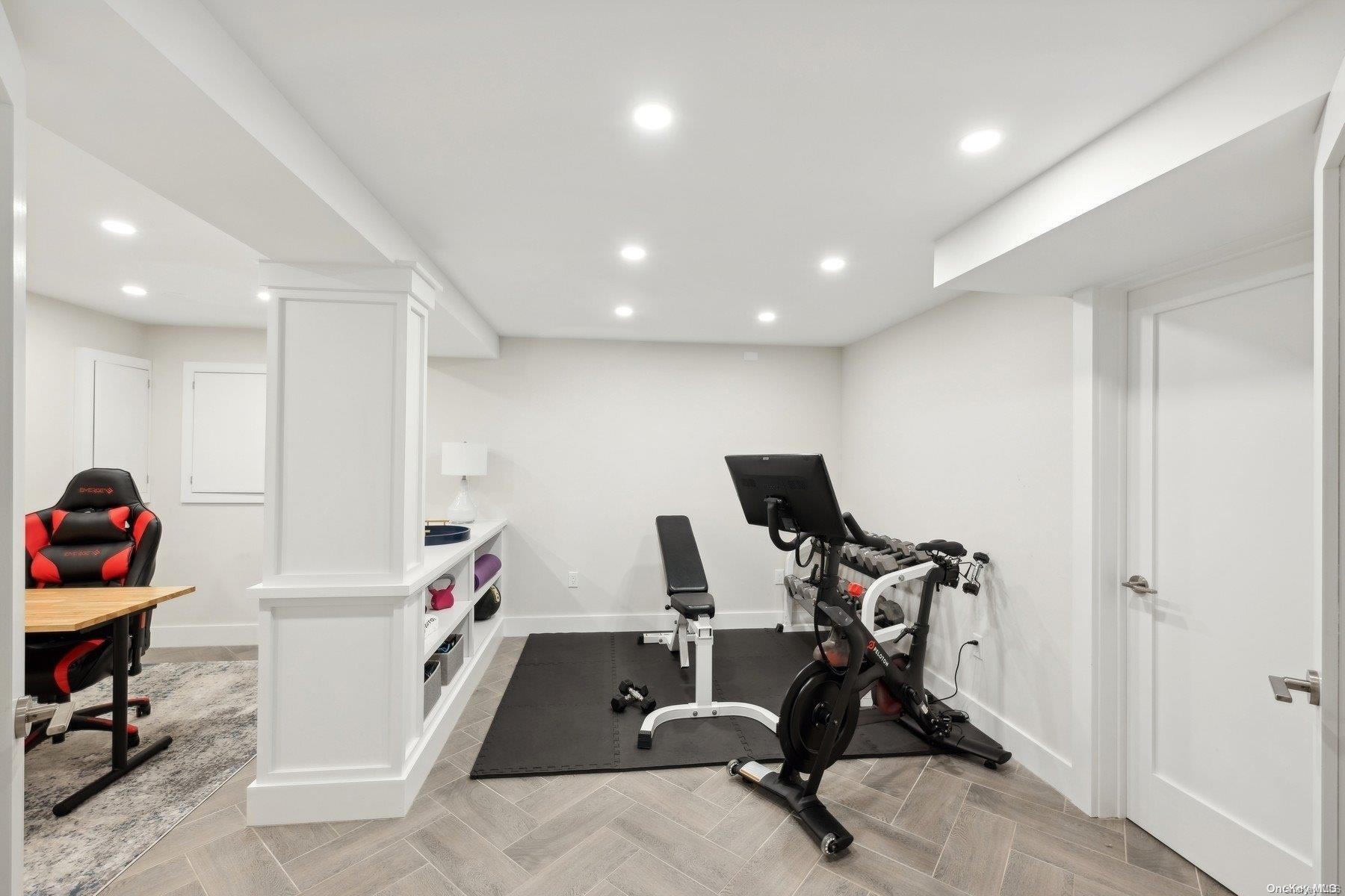 Single Family West Gate Road  Suffolk County, NY 11975, MLS-L3578072-18