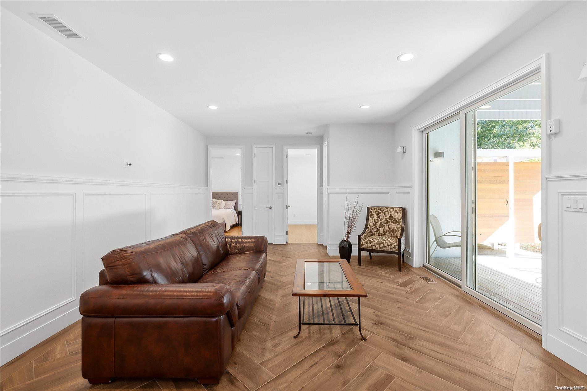 Single Family Hill Side  Suffolk County, NY 11937, MLS-L3578111-12