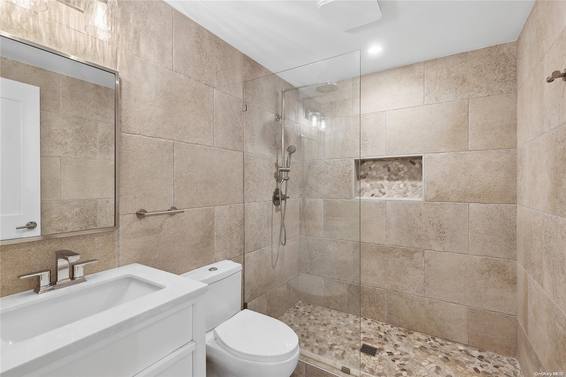 Single Family Hill Side  Suffolk County, NY 11937, MLS-L3578111-20