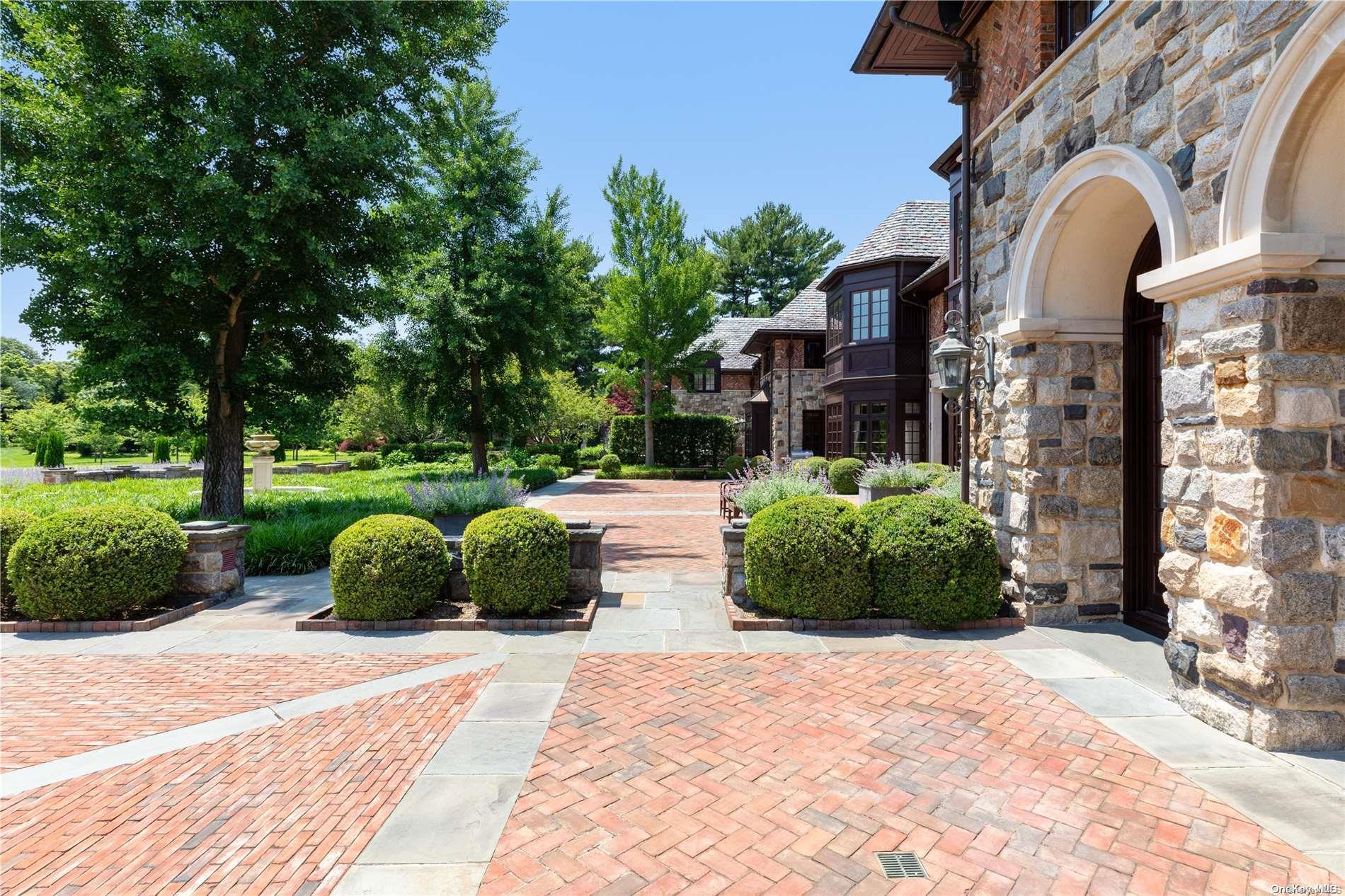 Single Family Applewood Estate  Nassau County, NY 11545, MLS-L3578383-7