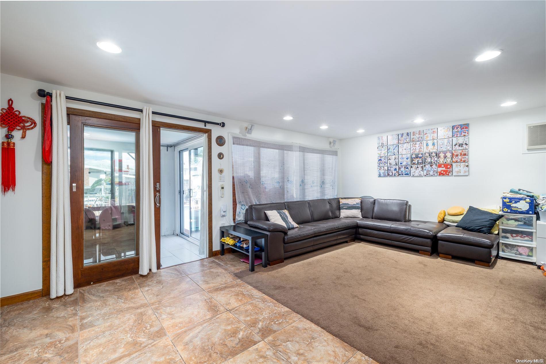 Single Family Ocean  Nassau County, NY 11572, MLS-L3578561-21