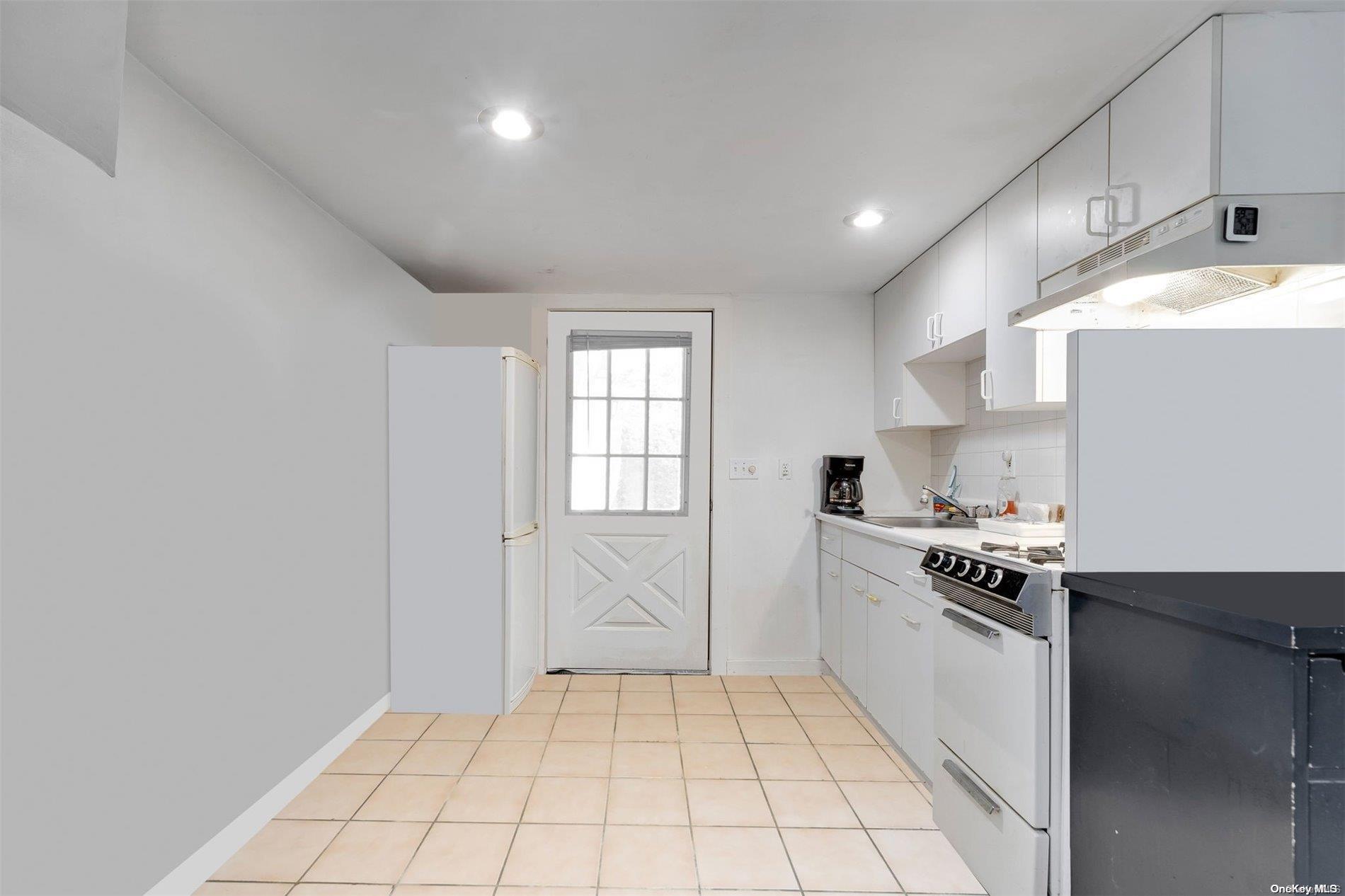 Single Family Seatuck  Suffolk County, NY 11941, MLS-L3578656-15