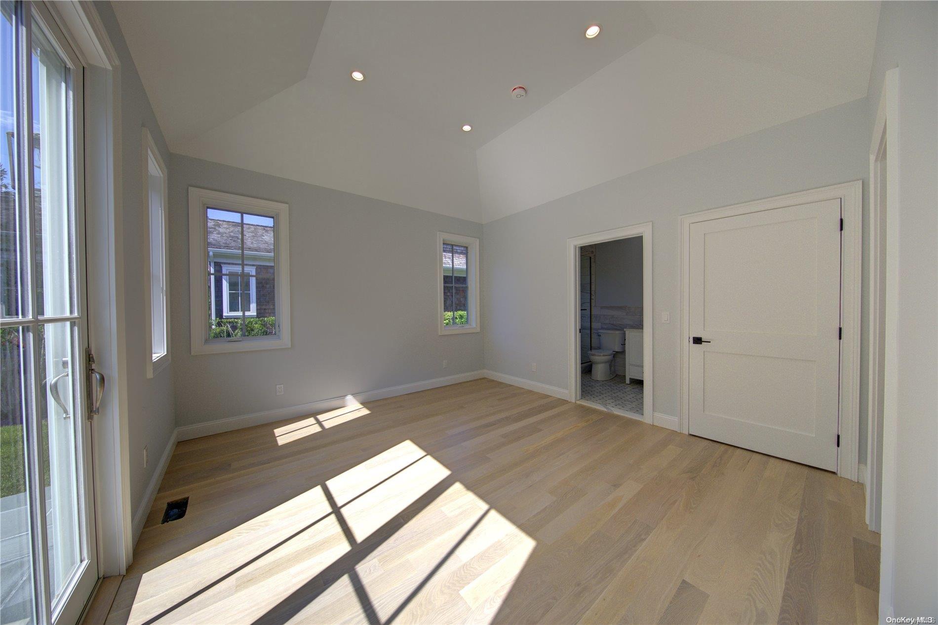 Single Family Crystal Mews  Suffolk County, NY 11937, MLS-L3578771-10