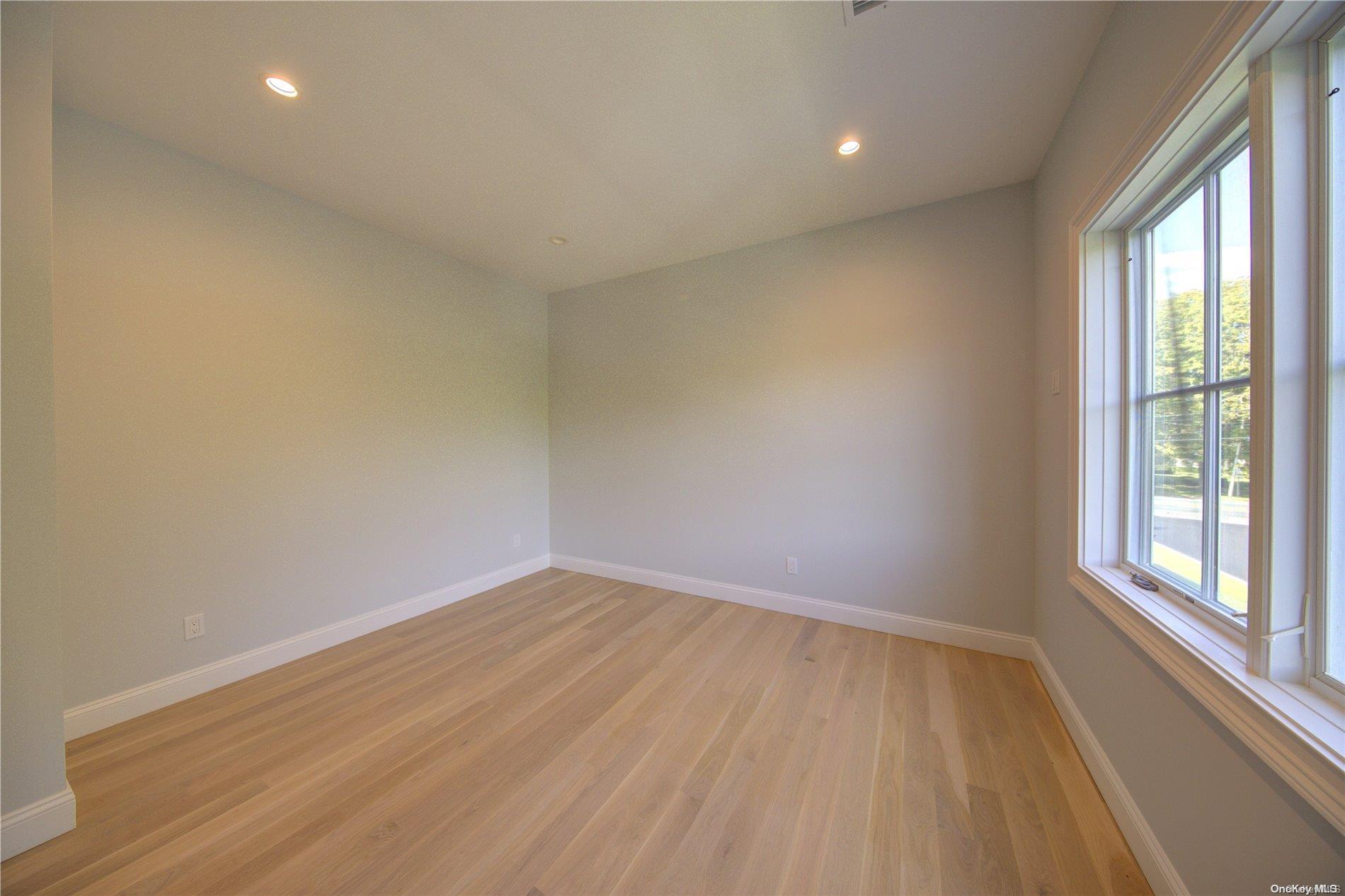 Single Family Crystal Mews  Suffolk County, NY 11937, MLS-L3578771-11