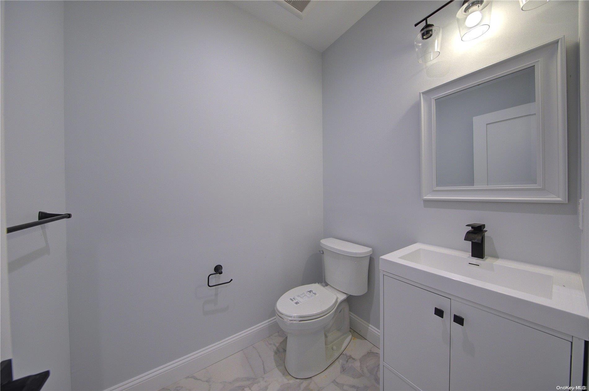 Single Family Crystal Mews  Suffolk County, NY 11937, MLS-L3578771-19