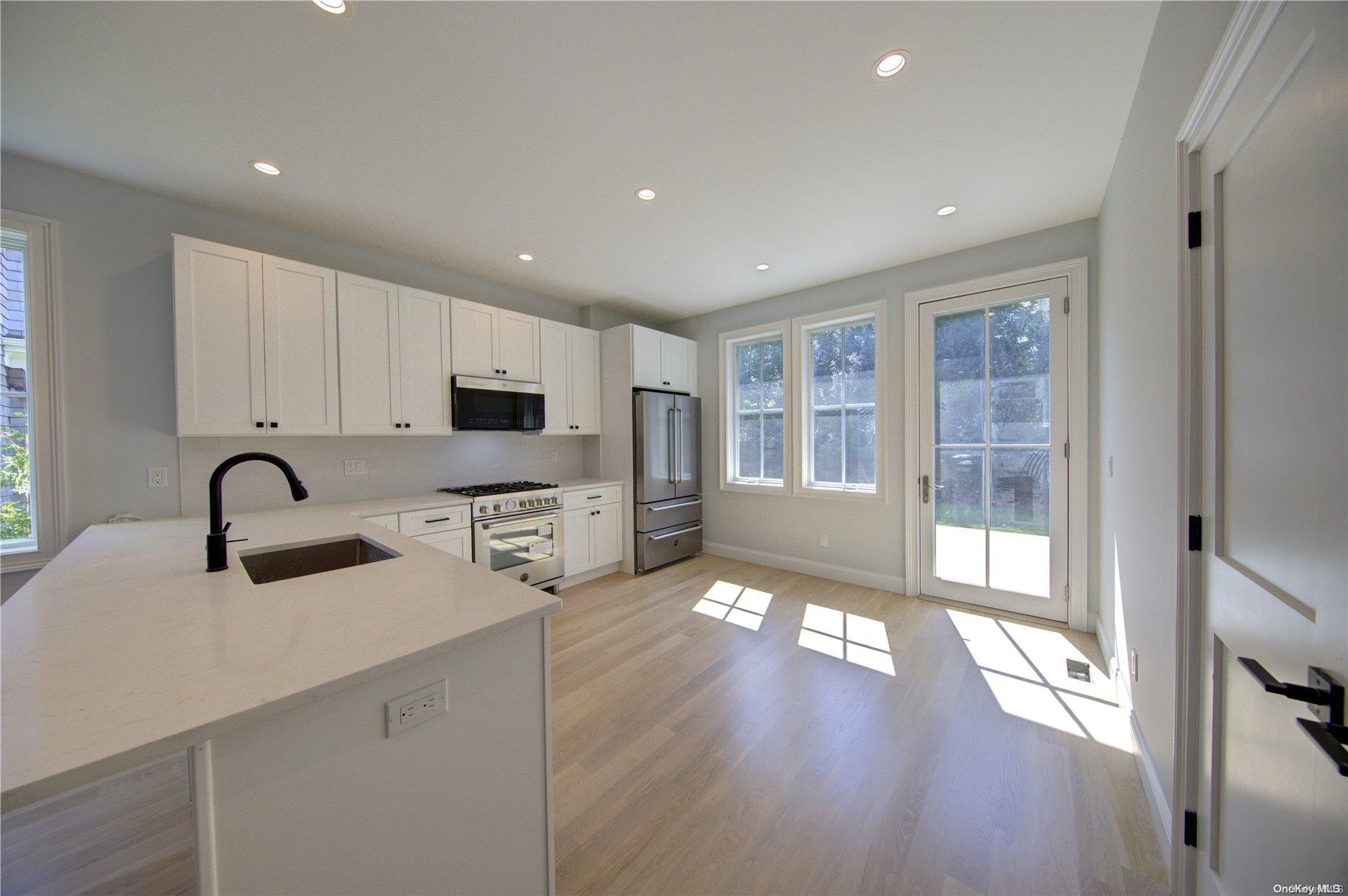Single Family Crystal Mews  Suffolk County, NY 11937, MLS-L3578771-7
