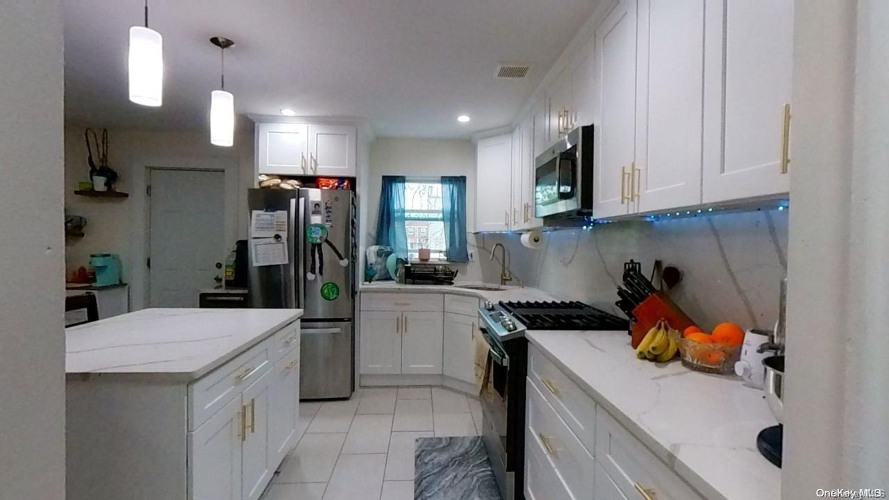 Apartment Huntington Ave  Bronx, NY 10465, MLS-L3578832-2