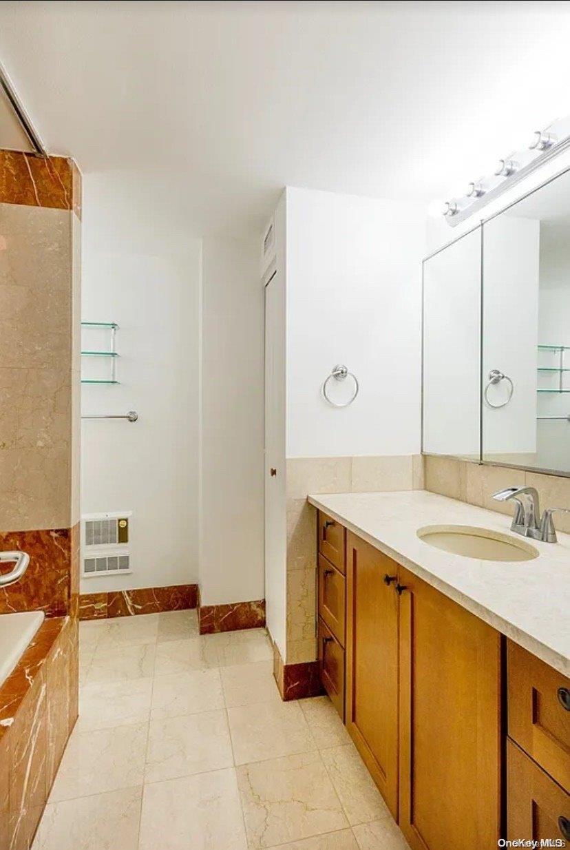 Condo 61st  Manhattan, NY 10023, MLS-L3579139-4