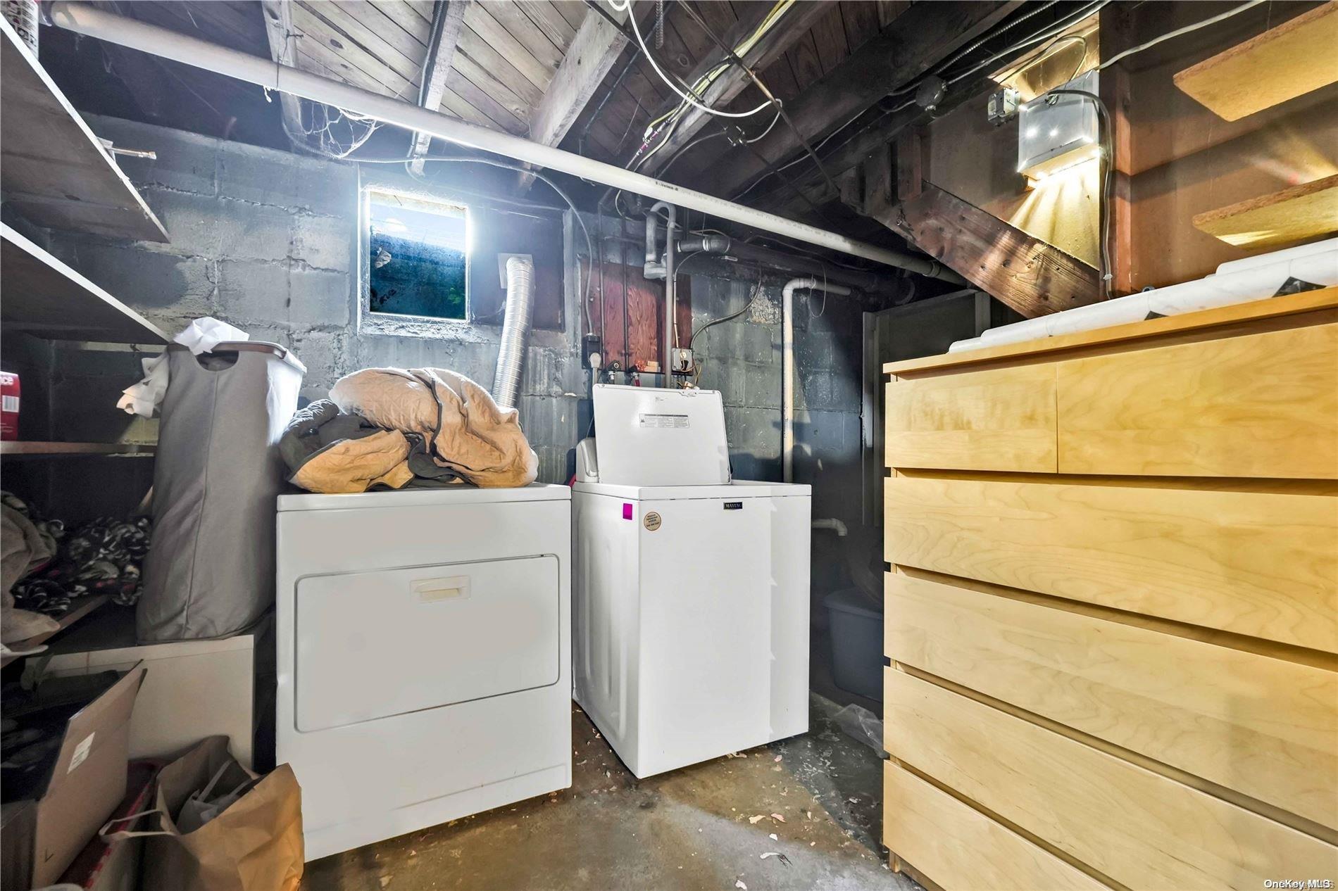Single Family Locust  Nassau County, NY 11735, MLS-L3579165-21