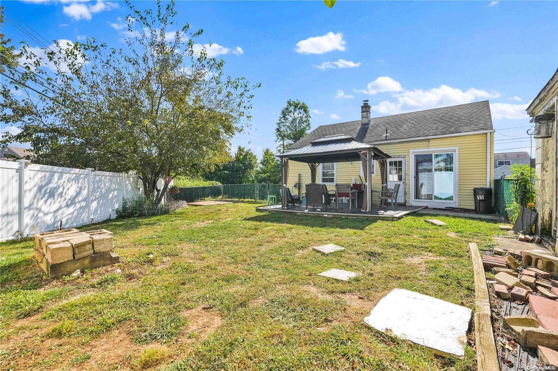 Single Family Locust  Nassau County, NY 11735, MLS-L3579165-25