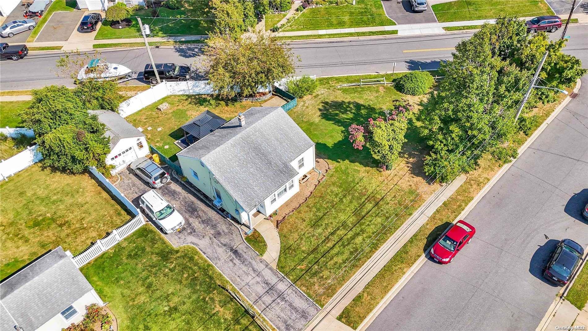 Single Family Locust  Nassau County, NY 11735, MLS-L3579165-28
