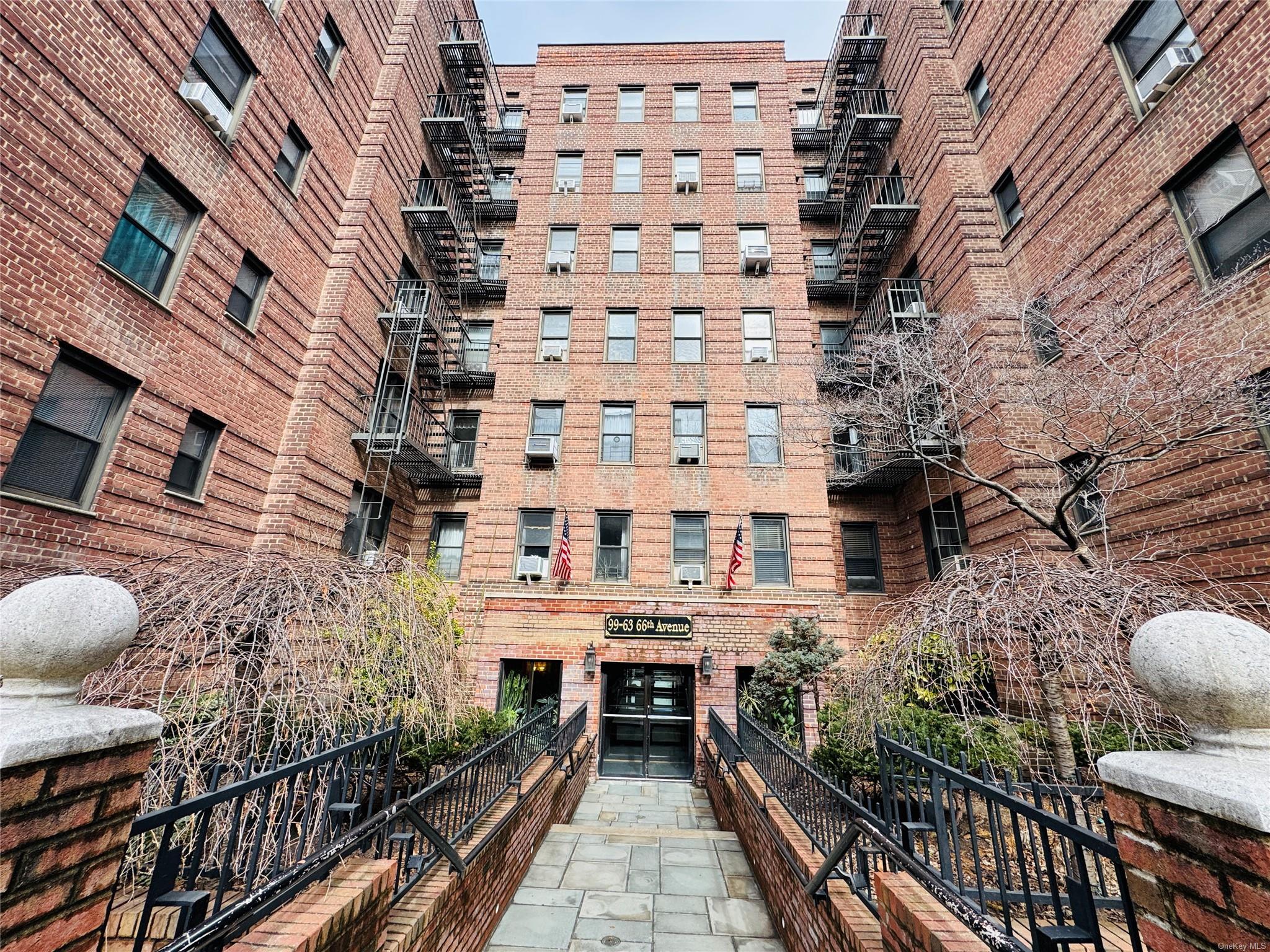 Coop in New York - 66th  Queens, NY 11374