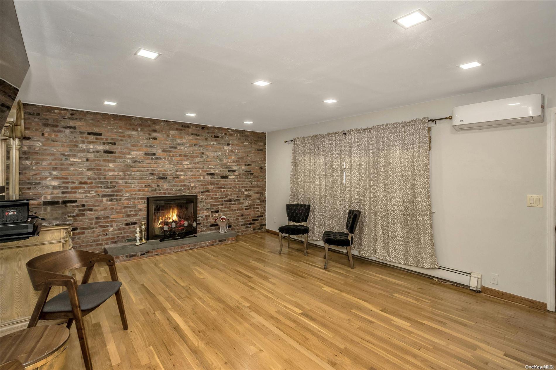 Single Family Woodbury  Nassau County, NY 11797, MLS-L3579325-10