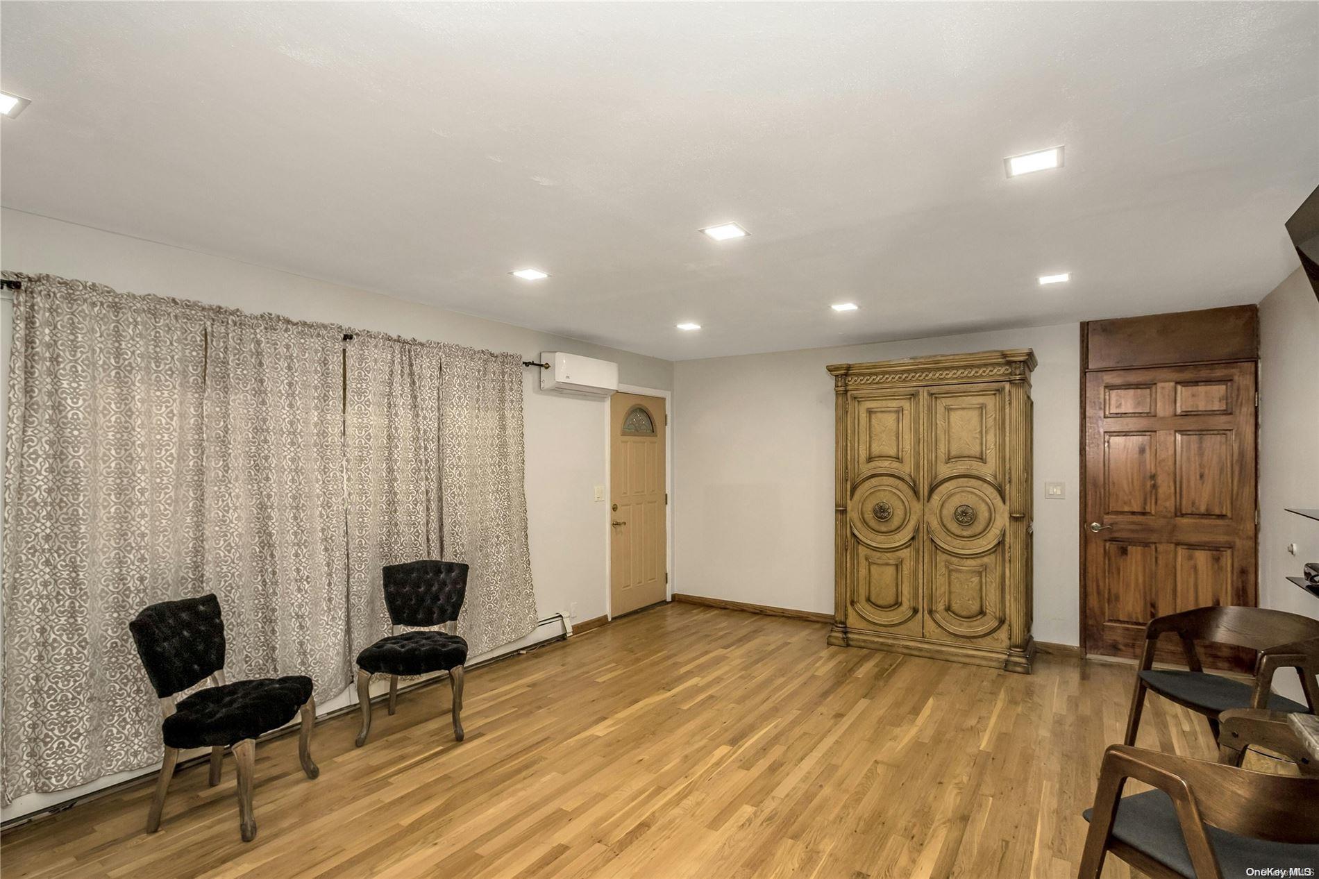Single Family Woodbury  Nassau County, NY 11797, MLS-L3579325-11