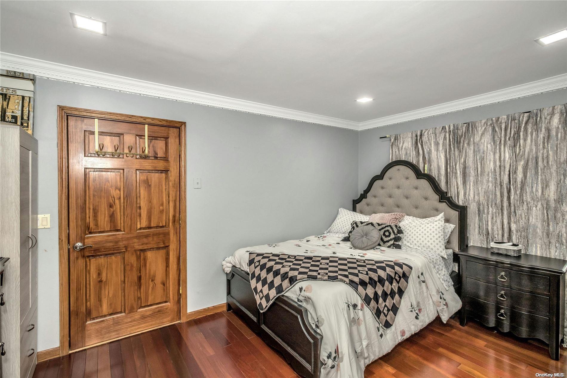 Single Family Woodbury  Nassau County, NY 11797, MLS-L3579325-14