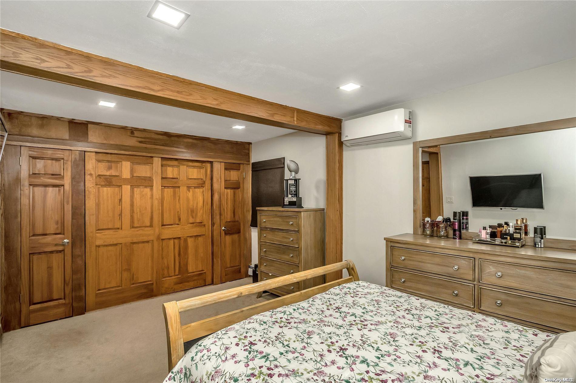 Single Family Woodbury  Nassau County, NY 11797, MLS-L3579325-15