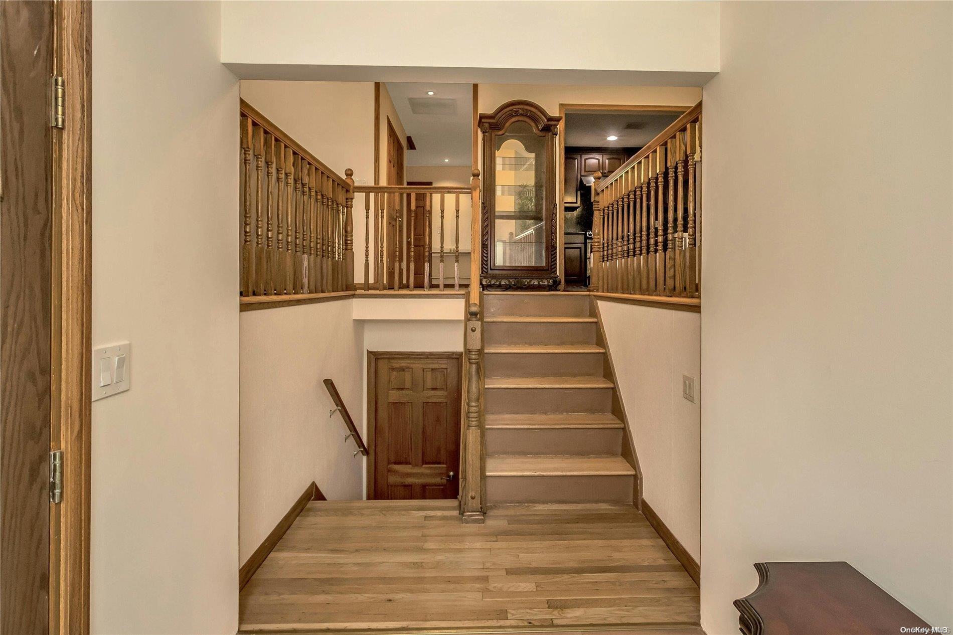 Single Family Woodbury  Nassau County, NY 11797, MLS-L3579325-5