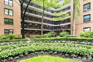 Coop in New York - 85th  Queens, NY 11372